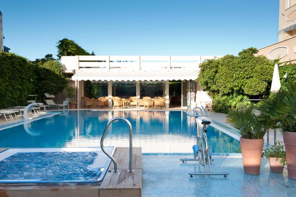 Hotel Derby Exclusive Milano Marittima Exterior foto