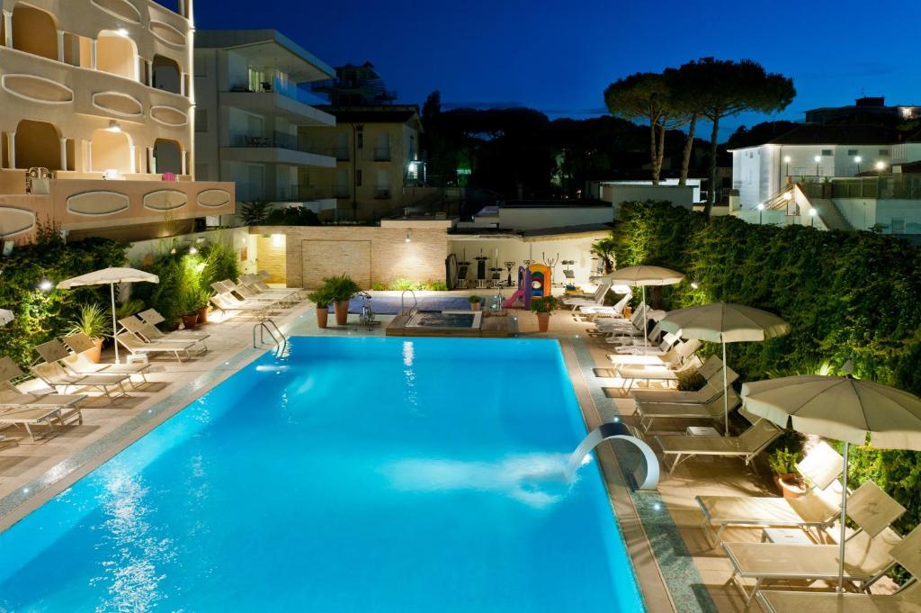 Hotel Derby Exclusive Milano Marittima Exterior foto