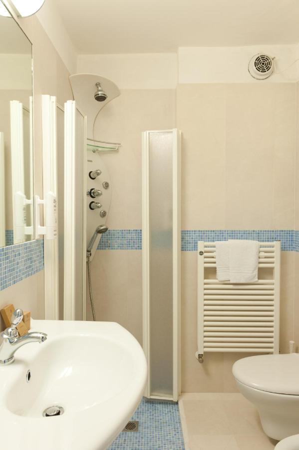 Hotel Derby Exclusive Milano Marittima Habitación foto