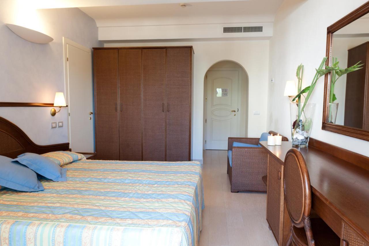 Hotel Derby Exclusive Milano Marittima Habitación foto